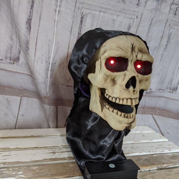 Jumping skull Halloween decor shocker prop head an - Picture 3 of 6